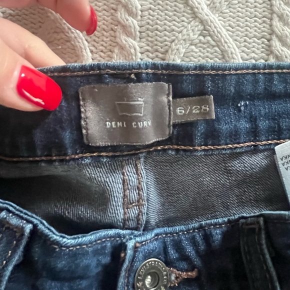 Levi’s Vintage Darker Washed Cropped Women's Jeans Size 6/28 - Picture 11 of 14